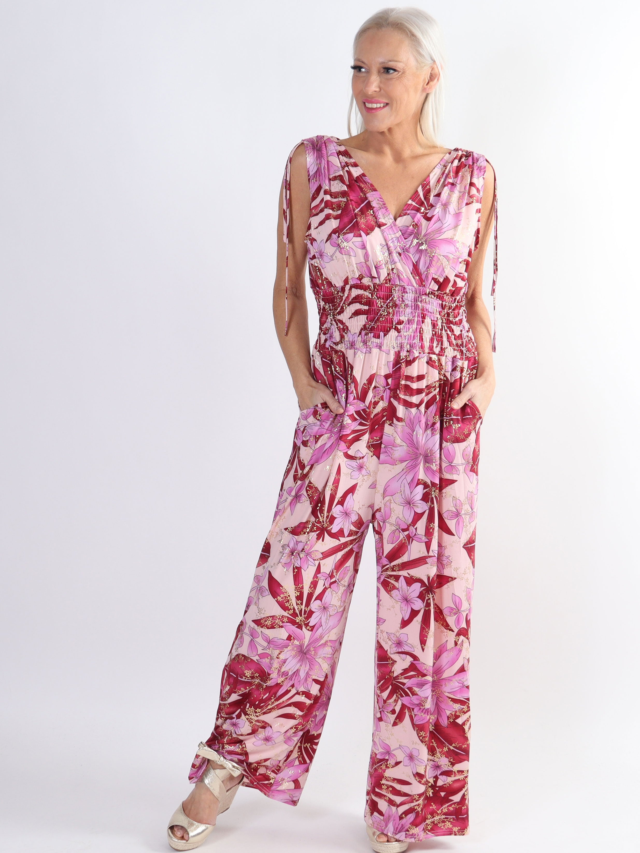 Pams Jumpsuit N/S - Jumpsuit med resår och bladmönster i stora storlekar